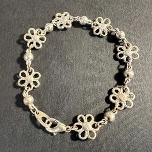 Cute silver tone bracelet.